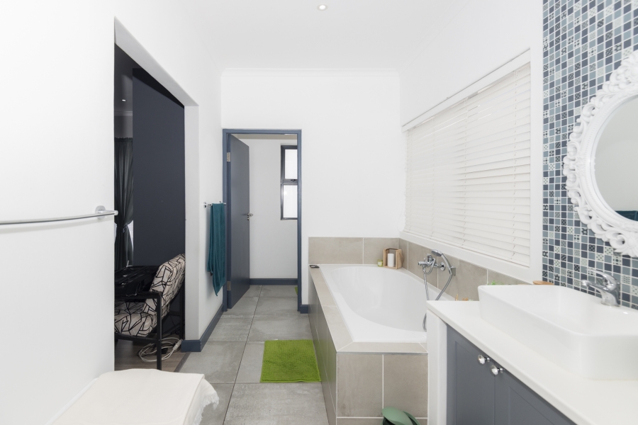 4 Bedroom Property for Sale in Country Club Western Cape